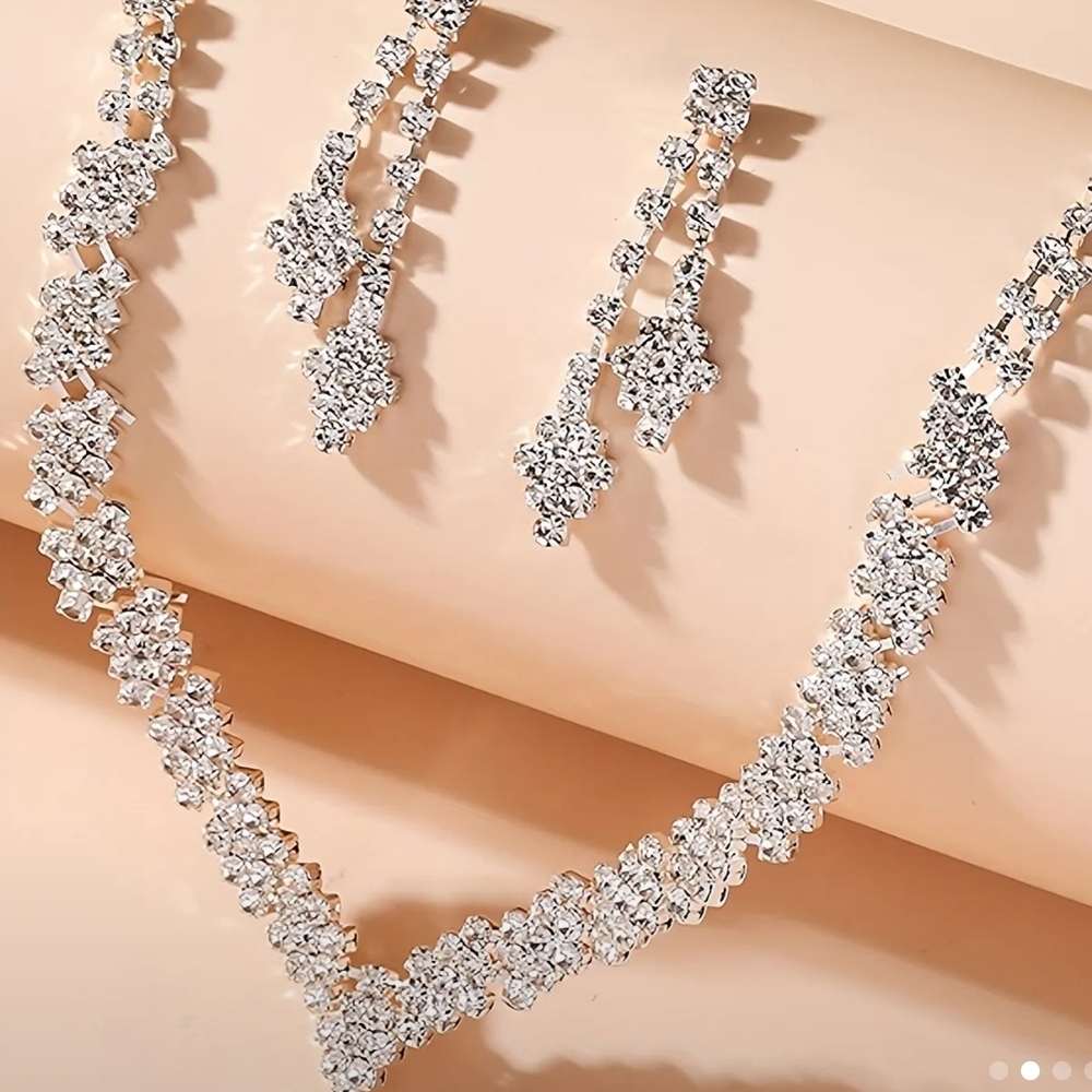 Elegant Silver Necklace Set